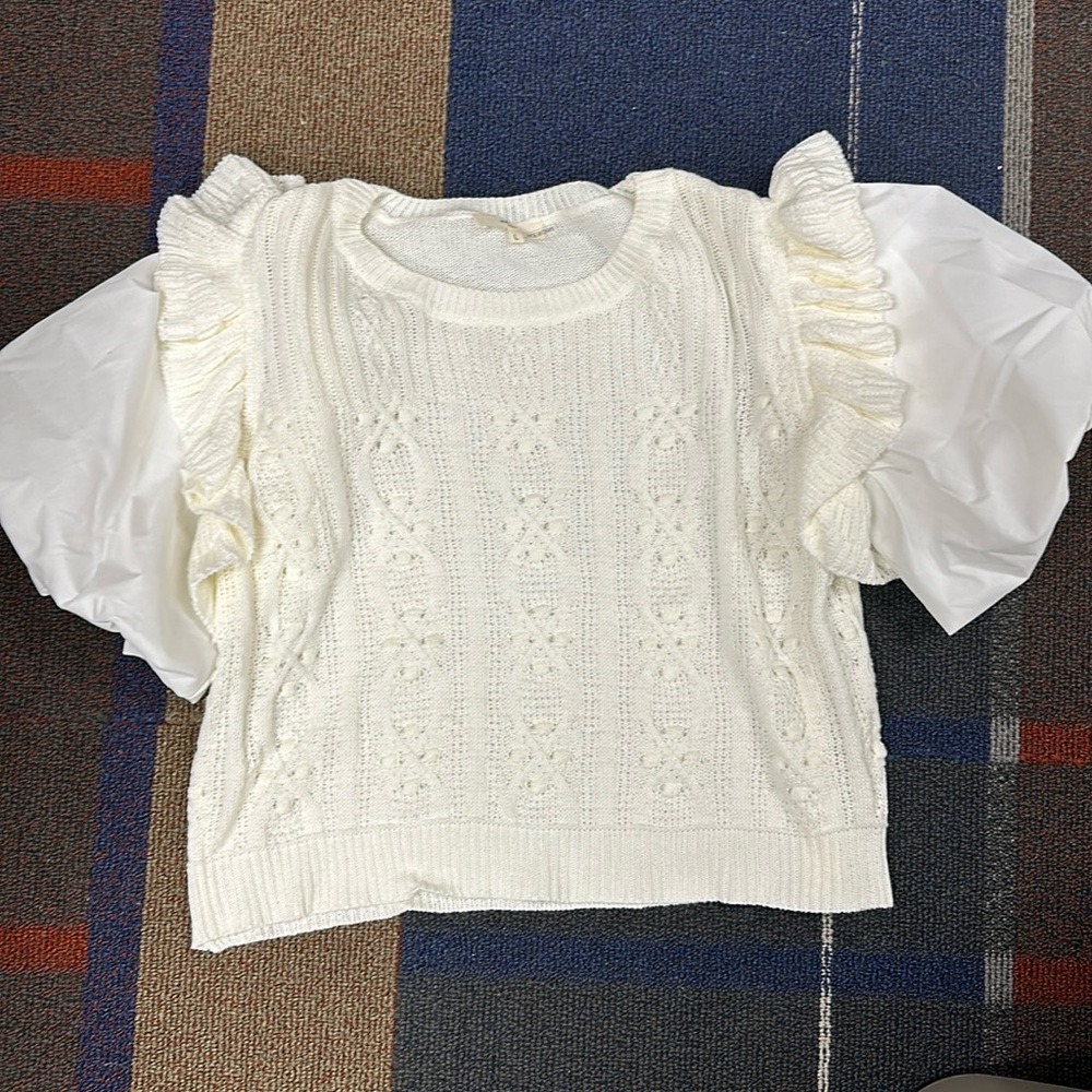Entro size large cream/off white puffy sleeve crop sweater